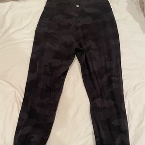 NWOT- NEVER WORN
Smoke Free Home. No rips or tears.